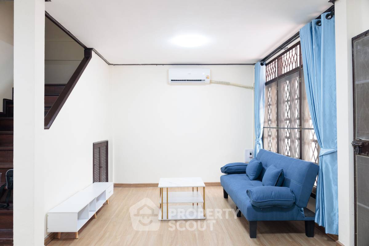 picture 4-BR Townhouse near MRT Huai Khwang (ID 2336633) - 1/14