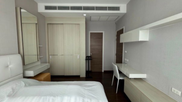 picture Code: KJ9101  for rent Q Asoke // Line ID: @kjcondo (with @) // - 4/15