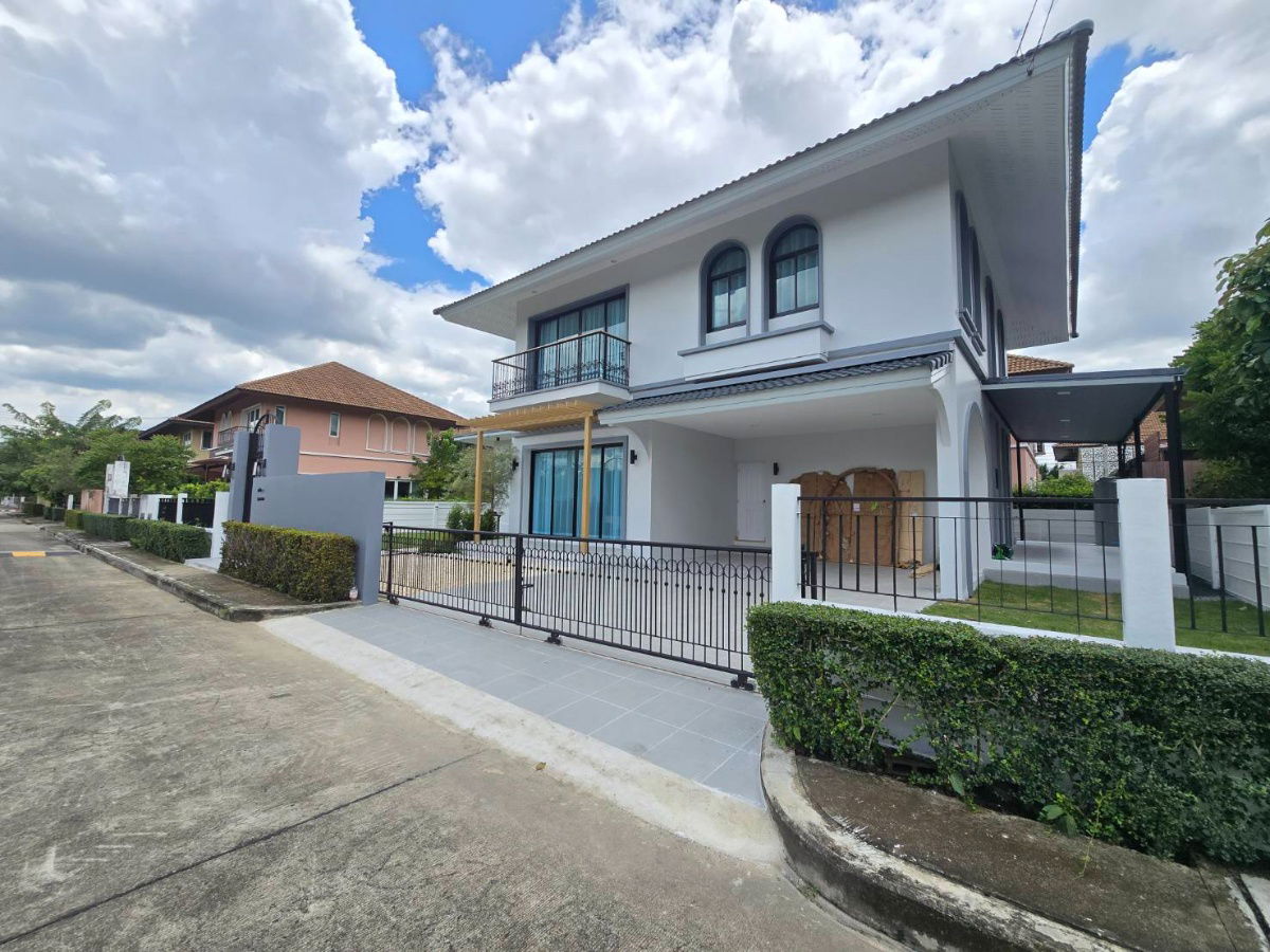 รูป บ้านหลังใหญ่ เนื้อที่เยอะมาก แต่งใหม่ทั้งหลัง ต่อเติมเต็ม จัดสวนสวย น่าอยู่มาก หมู่บ้าน ทัสคาน่า ถนนพระยาสุเรนทร์41 คลองสามวา  - รูปที่ 4/55