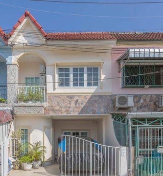 ให้เช่าทาวน์โฮมสองชั้น  3 ห้องนอน 2 ห้องน้ำ 1 ห้องรับแขก 1 ห้องครัว