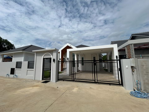 Single-storey detached house for sale  3 bedrooms 2 bathrooms and 1 parking.