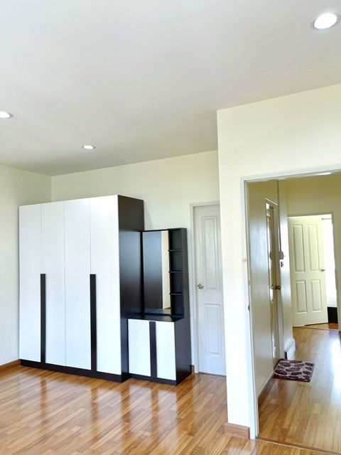 รูป MRTรามอินทรา40 1.4กม. นวลจันทร์ แบตมินตัน ฟุตบอลคลับ 100ม.ให้เช่าบ้านทาวน์เฮ้าส์ 2 ชั้นด่วน! 3นอน 2น้ำ 21 ตร.วา.170 ตร.ม. - รูปที่ 5/8