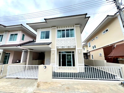 บ้านเดี่ยว เชียงใหม่ :  ขายบ้านเดี่ยว 2 ชั้น  3 ห้องนอน  3 ห้องน้ำ  1 ห้องครัว  1 ที่จอดรถ