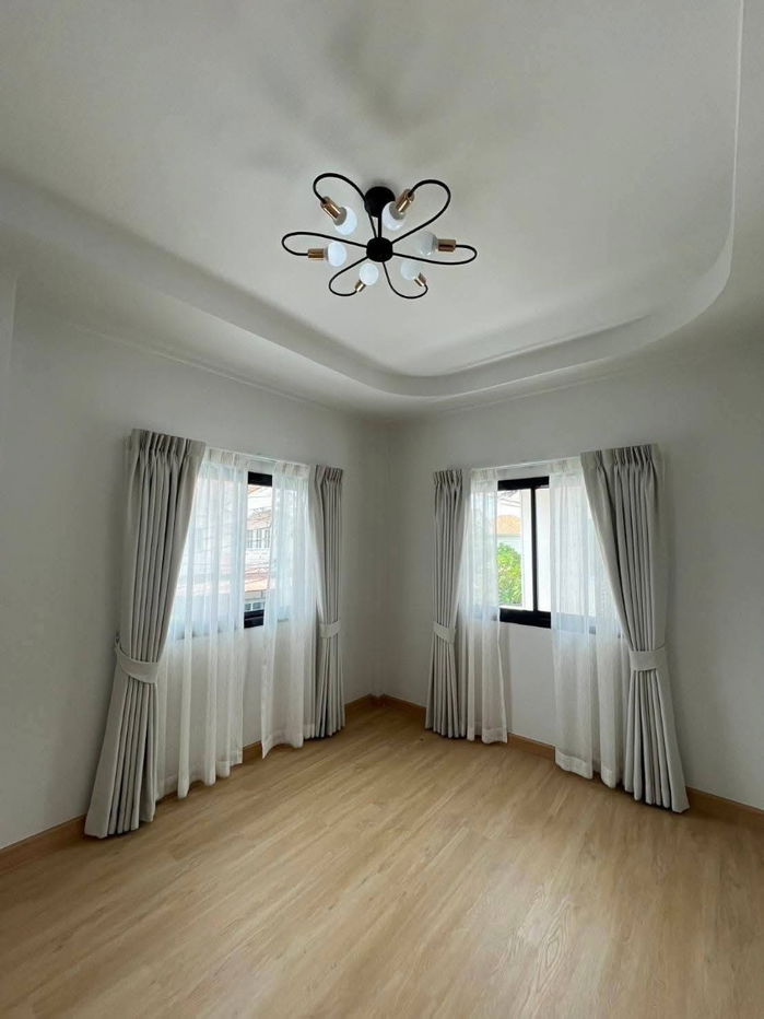 รูป บ้านแฝดเหมือนบ้านเดี่ยว กว้าง ราคาคุ้ม พร้อมเฟอร์นิเจอร์ หมู่บ้าน บุรีรมย์ เลียบคลองสอง23 ซอยอรพิม8 คลองสามวา - รูปที่ 38/44