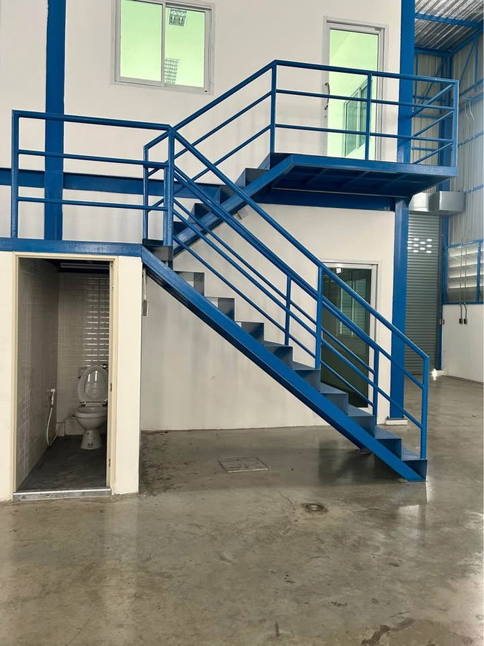 รูป โกดังให้เช่า ลำลูกกาคลอง6 ขนาด 600 ตรม.  มี ออฟฟิศ 2 ชั้น พื้นรับน้ำหนัก 3 ตัน/ตรม. ไฟฟ้า 3 เฟส อาคารใหม่ พื้นขัดมัน ทำโรงงานได้ รถใหญ่เข้าได้ - รูปที่ 9/14