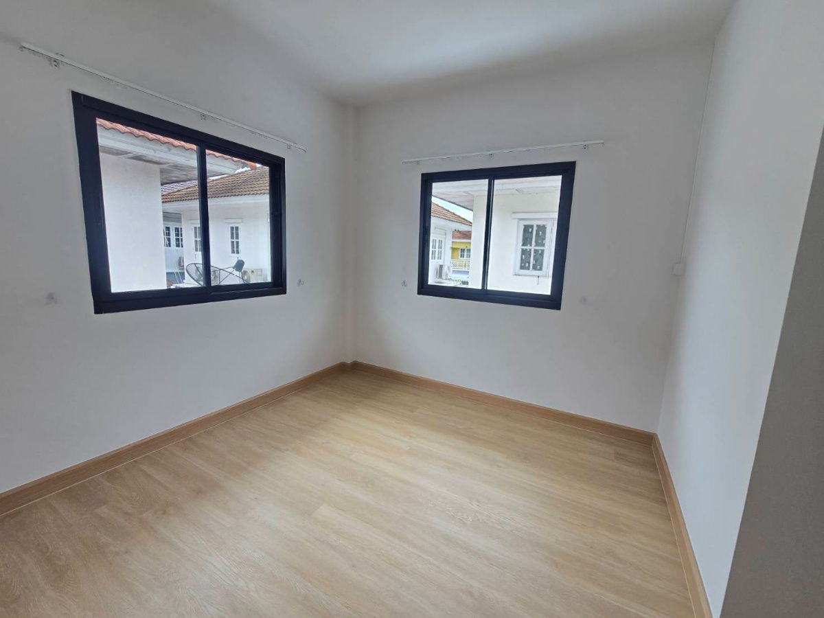 รูป บ้านแฝดเหมือนบ้านเดี่ยว กว้าง ราคาคุ้ม พร้อมเฟอร์นิเจอร์ หมู่บ้าน บุรีรมย์ เลียบคลองสอง23 ซอยอรพิม8 คลองสามวา - รูปที่ 27/44