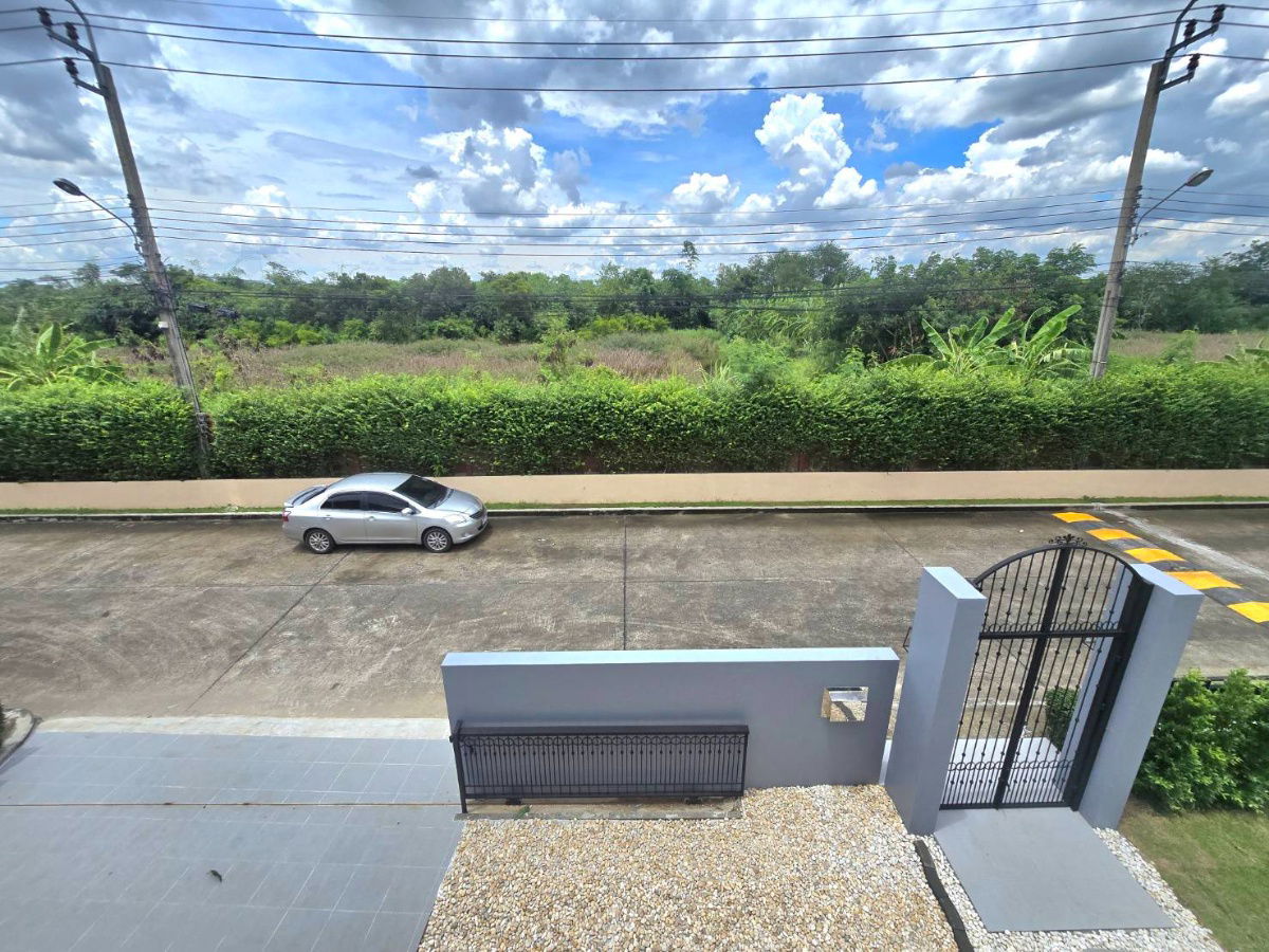 รูป บ้านหลังใหญ่ เนื้อที่เยอะมาก แต่งใหม่ทั้งหลัง ต่อเติมเต็ม จัดสวนสวย น่าอยู่มาก หมู่บ้าน ทัสคาน่า ถนนพระยาสุเรนทร์41 คลองสามวา  - รูปที่ 51/55