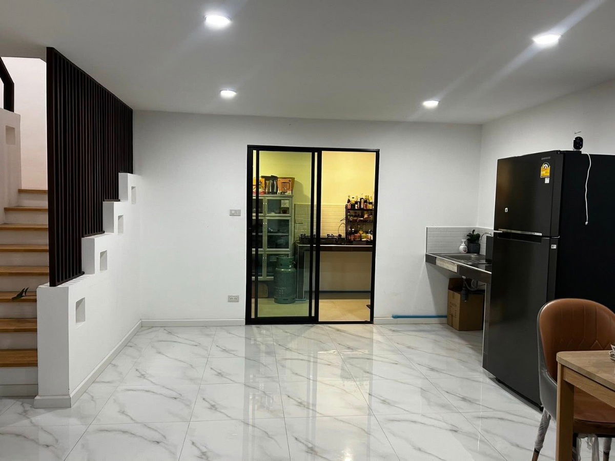 รูป  ขายบ้านแฝดสองชั้น   2 ห้องนอน  3 ห้องน้ำ  1 ห้องครัว  1 ที่จอดรถ - รูปที่ 3/17