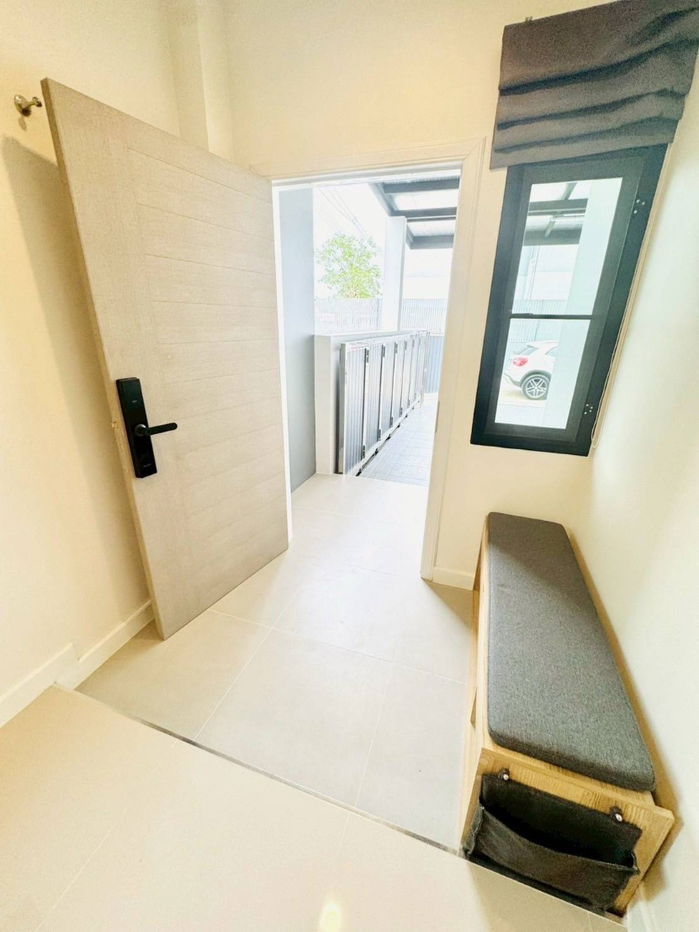 รูป ให้เช่าทาวน์โฮมสองชั้น  3 ห้องนอน 3 ห้องน้ำ 1 ห้องรับแขก 1 ห้องครัว   2  ที่จอดรถ - รูปที่ 18/20