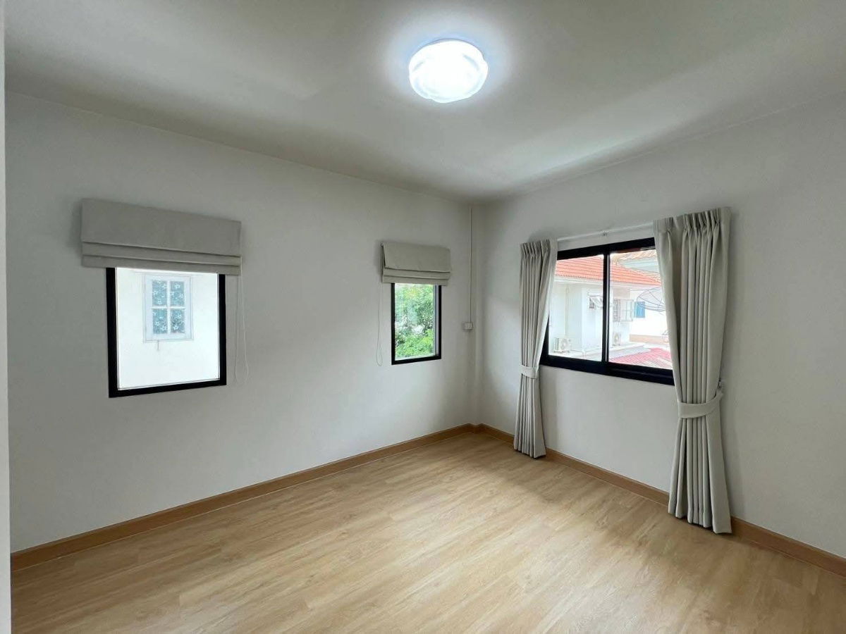 รูป บ้านแฝดเหมือนบ้านเดี่ยว กว้าง ราคาคุ้ม พร้อมเฟอร์นิเจอร์ หมู่บ้าน บุรีรมย์ เลียบคลองสอง23 ซอยอรพิม8 คลองสามวา - รูปที่ 41/44