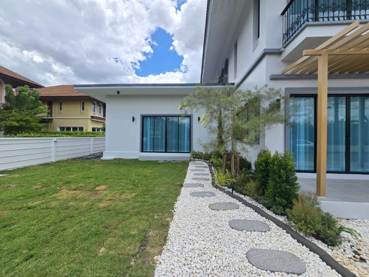 รูป บ้านหลังใหญ่ เนื้อที่เยอะมาก แต่งใหม่ทั้งหลัง ต่อเติมเต็ม จัดสวนสวย น่าอยู่มาก หมู่บ้าน ทัสคาน่า ถนนพระยาสุเรนทร์41 คลองสามวา  - รูปที่ 10/55