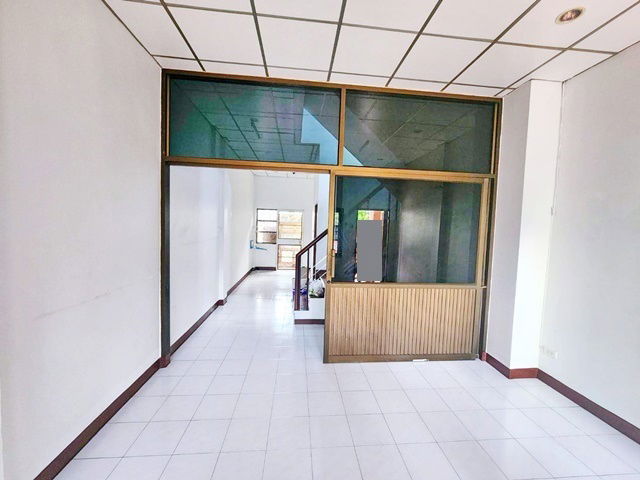 รูป ทำเลติดถนนใหญ่ ซอยนวมินทร์ 133-141 3น้ำ ตรงข้ามโลตัส ไทวัสดุ 4นอน ทาวน์เฮ้าส์ 3 ชั้น มี 7-Eleven สนามหญ้า 2แอร์ บึงกุ่ม 24ตร.วา 274 ตร.ม. - รูปที่ 2/8