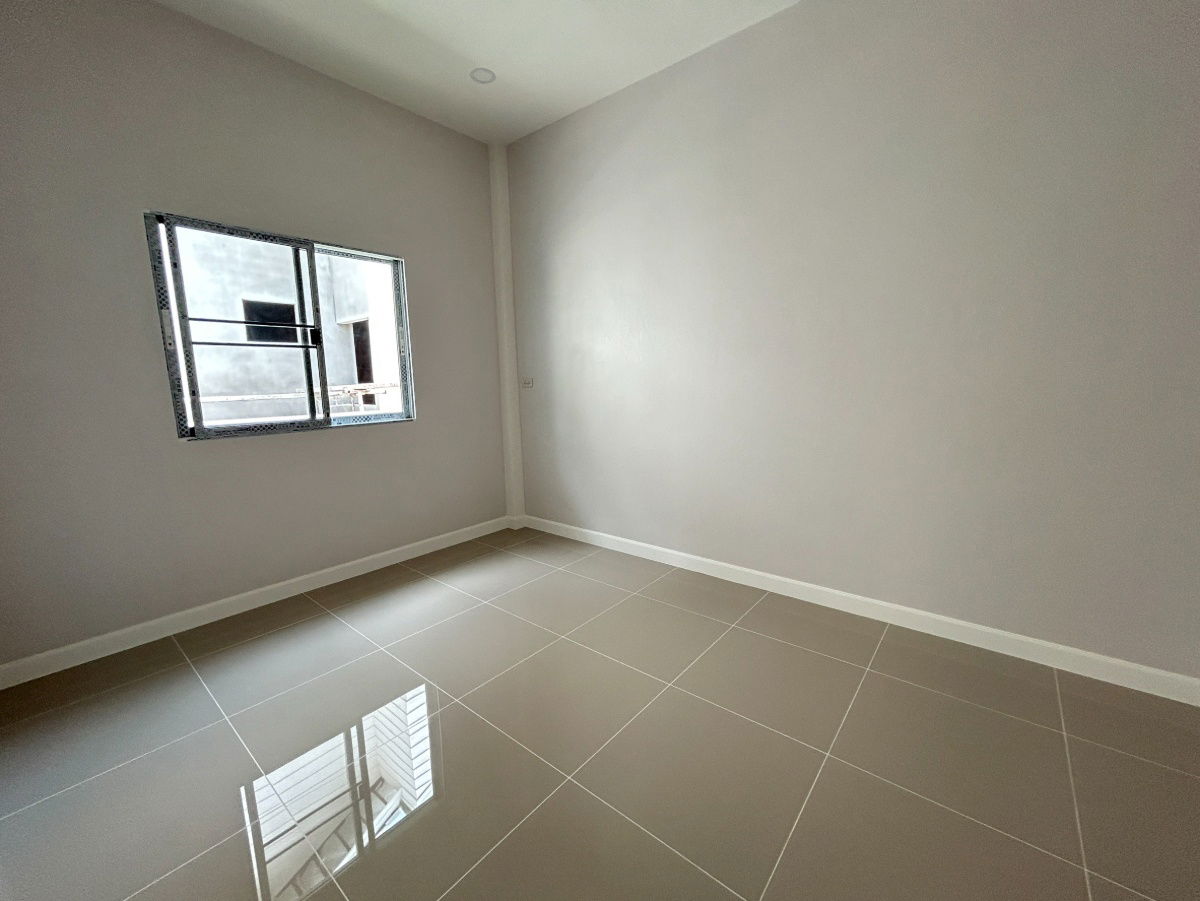 รูป ขายบ้านเดี่ยวชั้นเดียว  3 ห้องนอน  2 ห้องน้ำ  1 ห้องครัว 2 ที่จอดรถ - รูปที่ 12/18