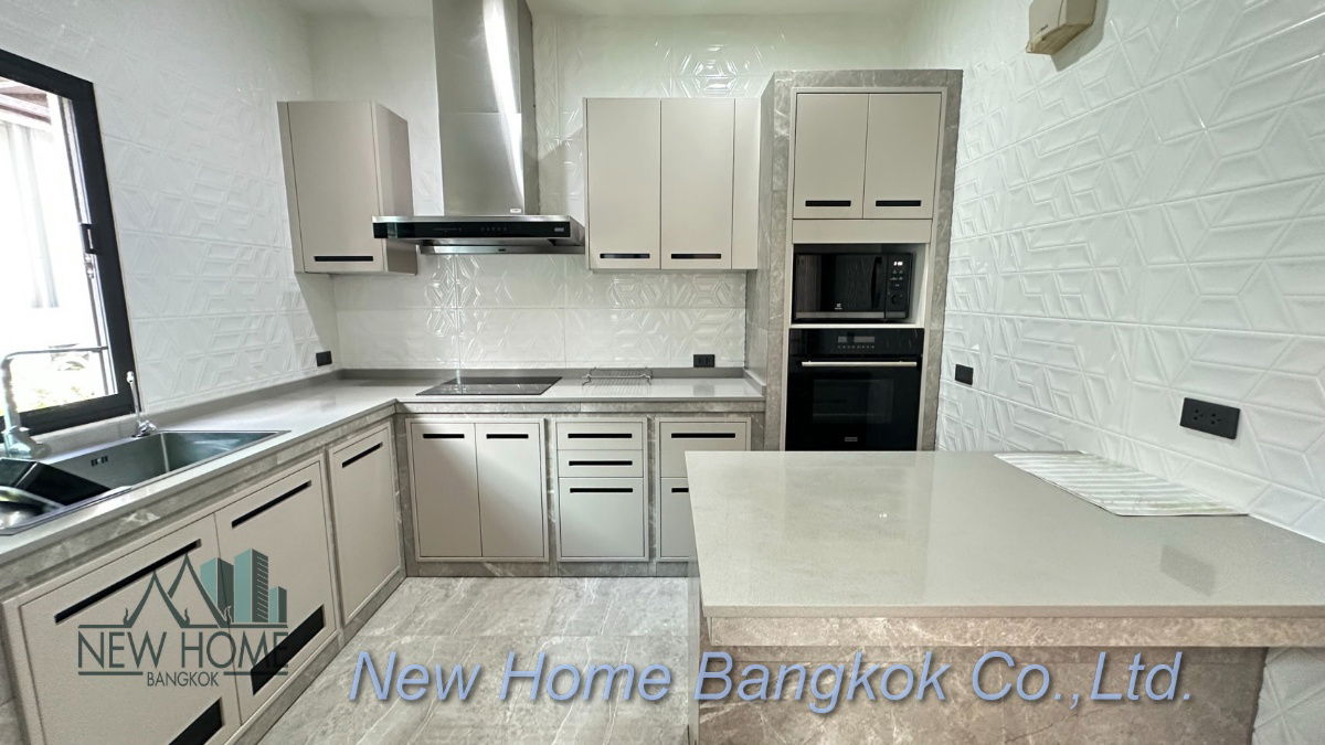 รูป บ้านเดี่ยวสไตล์โมเดิร์น 3 ชั้น พร้อมสระว่ายน้ำให้เช่า – เลี้ยงสัตว์ได้ - รูปที่ 9/37