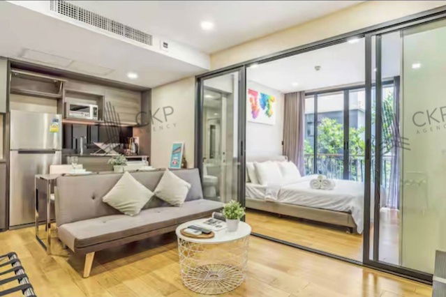 picture Condo Klass Langsuan, beautifully decorated in a minimalist style with bright tones, ready to move in, near BTS Chidlom, There are 2 rooms to choose. - 12/24