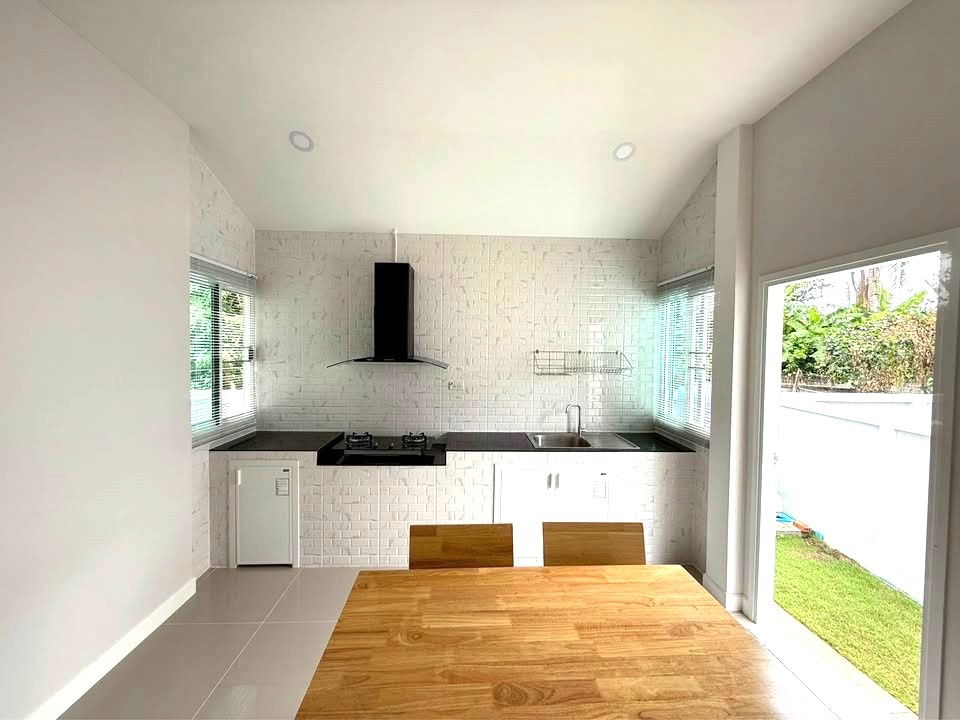 picture Single storey house for rent with 3 bedrooms,2 toilets and 1 kitchen.  - 14/23