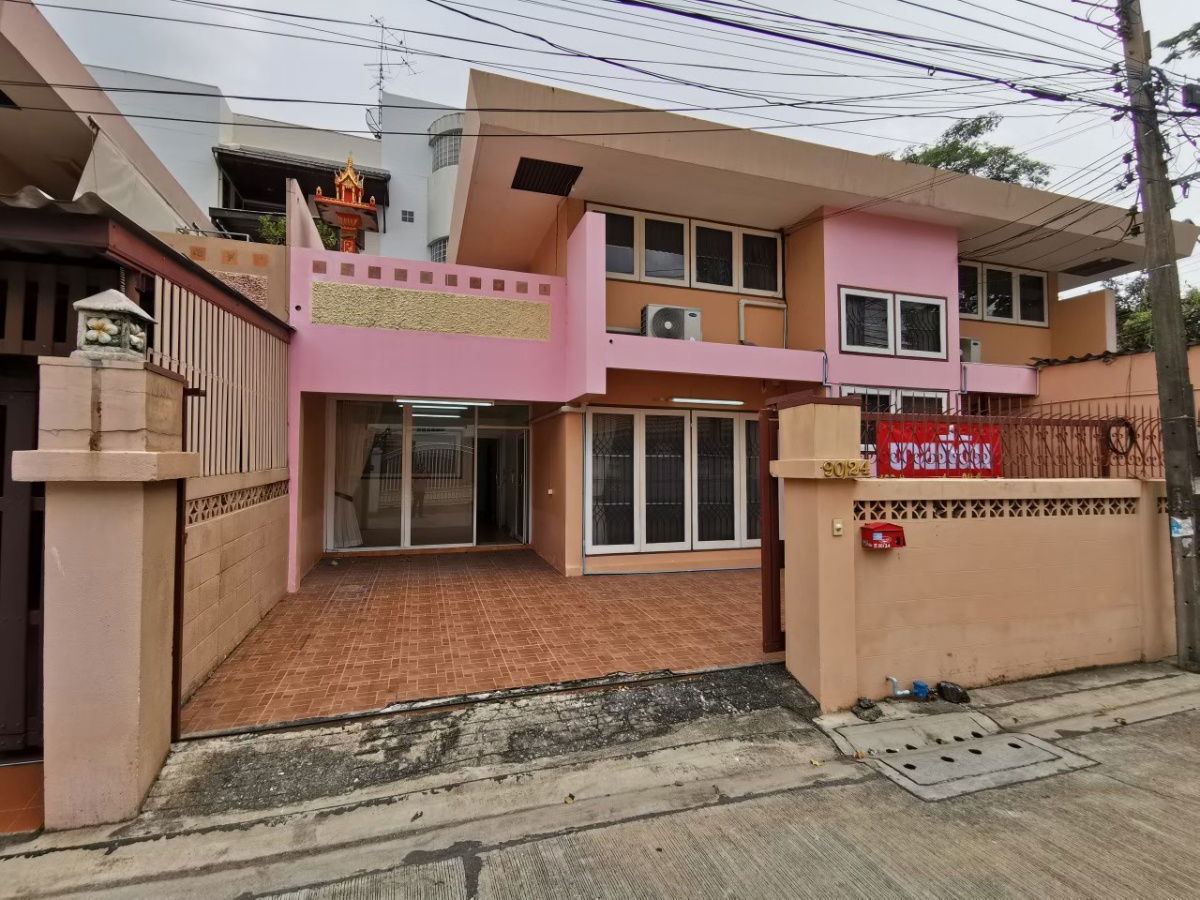 รูป บ้านเดี่ยวลาดพร้าว 1 ซอยดวงพร สุดยอกดทำเลลาดพร้าว 6 ห้องใช้สอย 3 ห้องน้ำ - รูปที่ 1/48