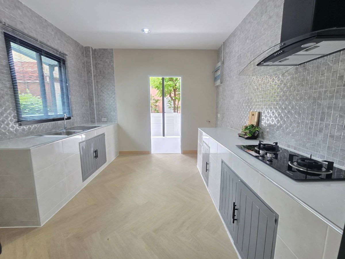 รูป บ้านหลังใหญ่ เนื้อที่เยอะมาก แต่งใหม่ทั้งหลัง ต่อเติมเต็ม จัดสวนสวย น่าอยู่มาก หมู่บ้าน ทัสคาน่า ถนนพระยาสุเรนทร์41 คลองสามวา  - รูปที่ 31/55