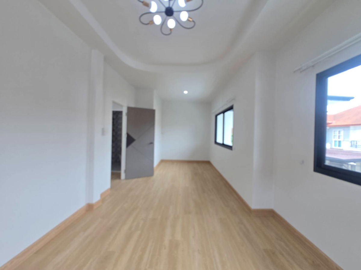 รูป บ้านแฝดเหมือนบ้านเดี่ยว กว้าง ราคาคุ้ม พร้อมเฟอร์นิเจอร์ หมู่บ้าน บุรีรมย์ เลียบคลองสอง23 ซอยอรพิม8 คลองสามวา - รูปที่ 25/44