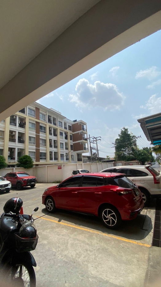 picture Condo next to MRT Blue Line and BTS Yellow Line, near Huai Khwang - 11/23