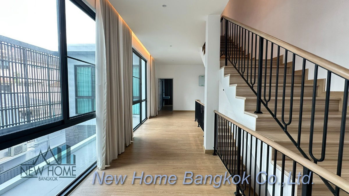 รูป บ้านเดี่ยวสไตล์โมเดิร์น 3 ชั้น พร้อมสระว่ายน้ำให้เช่า – เลี้ยงสัตว์ได้ - รูปที่ 31/37