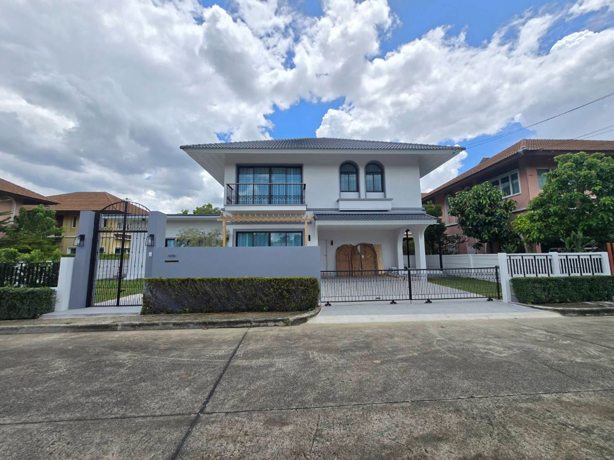 รูป บ้านหลังใหญ่ เนื้อที่เยอะมาก แต่งใหม่ทั้งหลัง ต่อเติมเต็ม จัดสวนสวย น่าอยู่มาก หมู่บ้าน ทัสคาน่า ถนนพระยาสุเรนทร์41 คลองสามวา  - รูปที่ 2/55