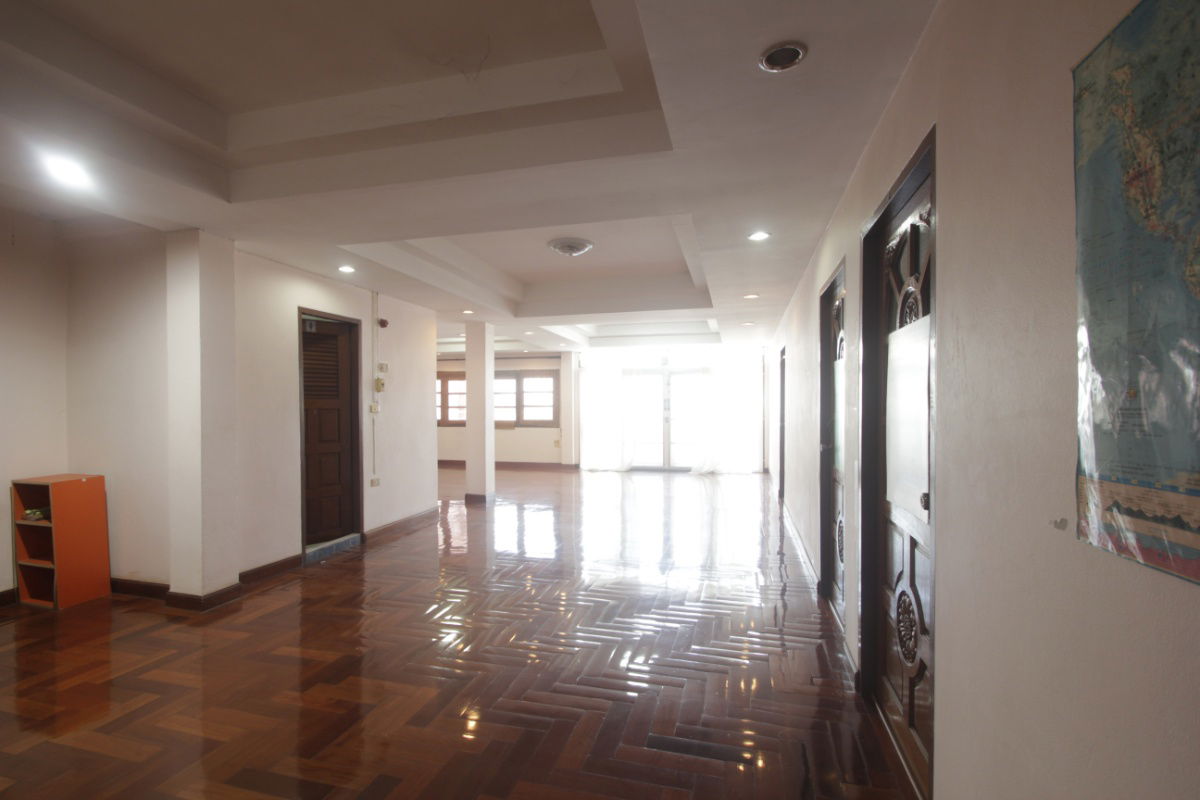 รูป ขายตึกแถว5คูหาพร้อมโกดัง 157 ตารางวา ถ.บางกรวย ไทรน้อย หน้าหมู่บ้านบัวทองแลนด์ ตกแต่งต่อเติมพร้อมใช้งาน 3ชั้นมีชั้นลอย ดาดฟ้า 1,443 ตารางเมตร  - รูปที่ 21/41