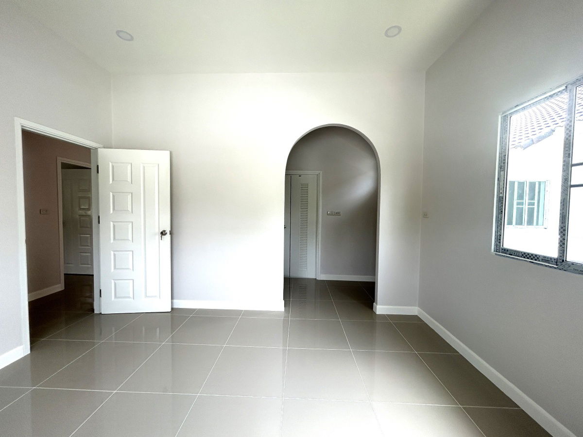 รูป ขายบ้านเดี่ยวชั้นเดียว  3 ห้องนอน  2 ห้องน้ำ  1 ห้องครัว 2 ที่จอดรถ - รูปที่ 8/18