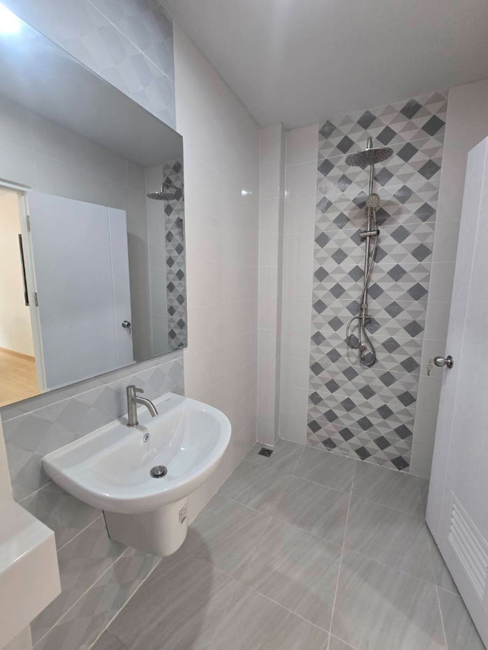 รูป บ้านแฝดเหมือนบ้านเดี่ยว กว้าง ราคาคุ้ม พร้อมเฟอร์นิเจอร์ หมู่บ้าน บุรีรมย์ เลียบคลองสอง23 ซอยอรพิม8 คลองสามวา - รูปที่ 22/44