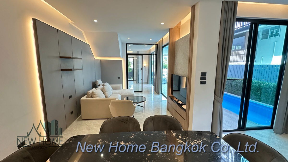 รูป บ้านเดี่ยวสไตล์โมเดิร์น 3 ชั้น พร้อมสระว่ายน้ำให้เช่า – เลี้ยงสัตว์ได้ - รูปที่ 11/37