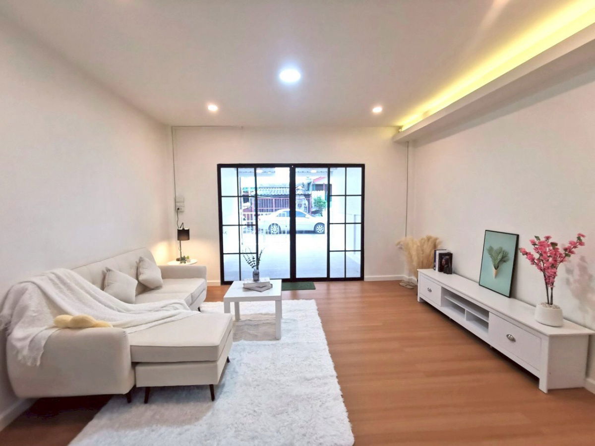 รูป ทาวน์เฮ้าส์ รีโนเวทใหม่ ทำเลดี เดินทางสะดวก ใกล้รถไฟฟ้า สนามบินสุวรรณภูมิ หมู่บ้าน พัธนชัย สายไหม34 - รูปที่ 8/20