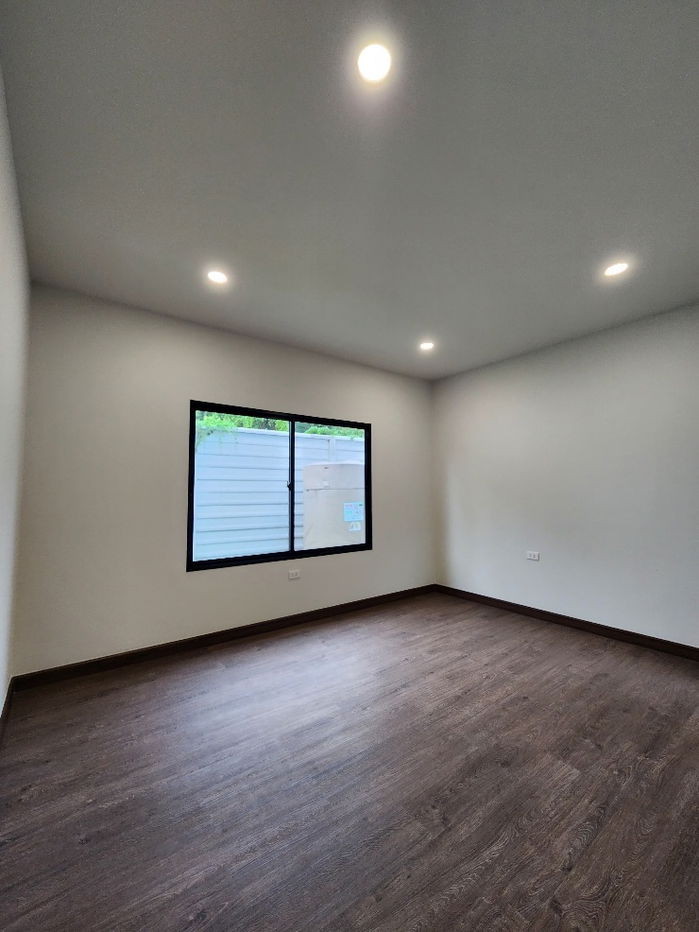 รูป บ้านเดี่ยวคุณภาพ 3ที่จอดรถ ติดถนนใหญ่ใกล้รถไฟฟ้่า - รูปที่ 6/10