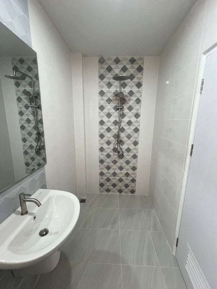 รูป บ้านแฝดเหมือนบ้านเดี่ยว กว้าง ราคาคุ้ม พร้อมเฟอร์นิเจอร์ หมู่บ้าน บุรีรมย์ เลียบคลองสอง23 ซอยอรพิม8 คลองสามวา - รูปที่ 36/44