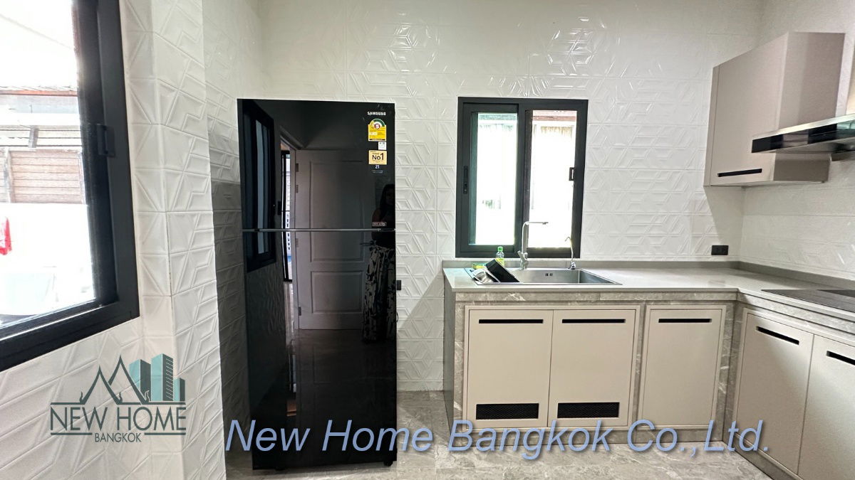 รูป บ้านเดี่ยวสไตล์โมเดิร์น 3 ชั้น พร้อมสระว่ายน้ำให้เช่า – เลี้ยงสัตว์ได้ - รูปที่ 5/37