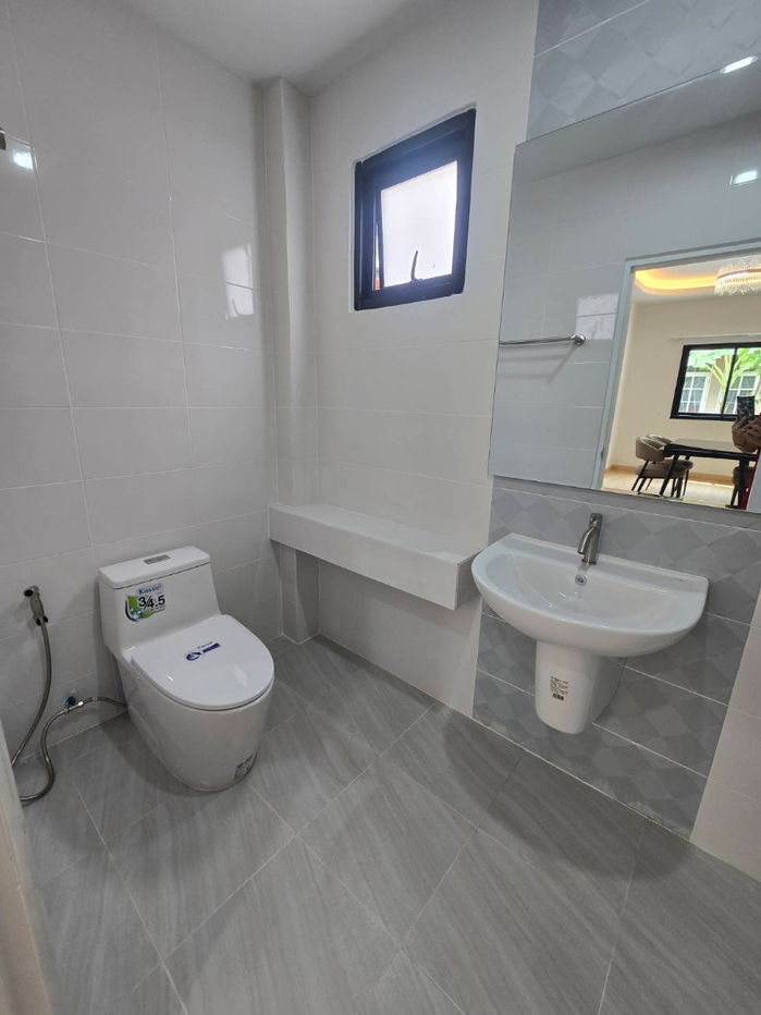 รูป บ้านแฝดเหมือนบ้านเดี่ยว กว้าง ราคาคุ้ม พร้อมเฟอร์นิเจอร์ หมู่บ้าน บุรีรมย์ เลียบคลองสอง23 ซอยอรพิม8 คลองสามวา - รูปที่ 21/44