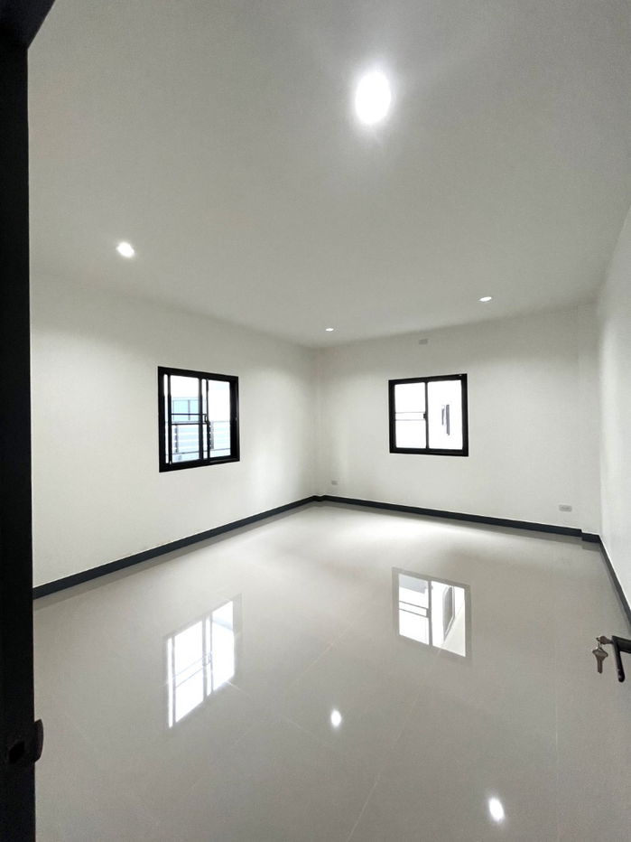 รูป ขาย บ้านเดี่ยวสองชั้น   4 ห้องนอน  4 ห้องน้ำ  1 ห้องครัว  2 ที่จอดรถ - รูปที่ 10/19