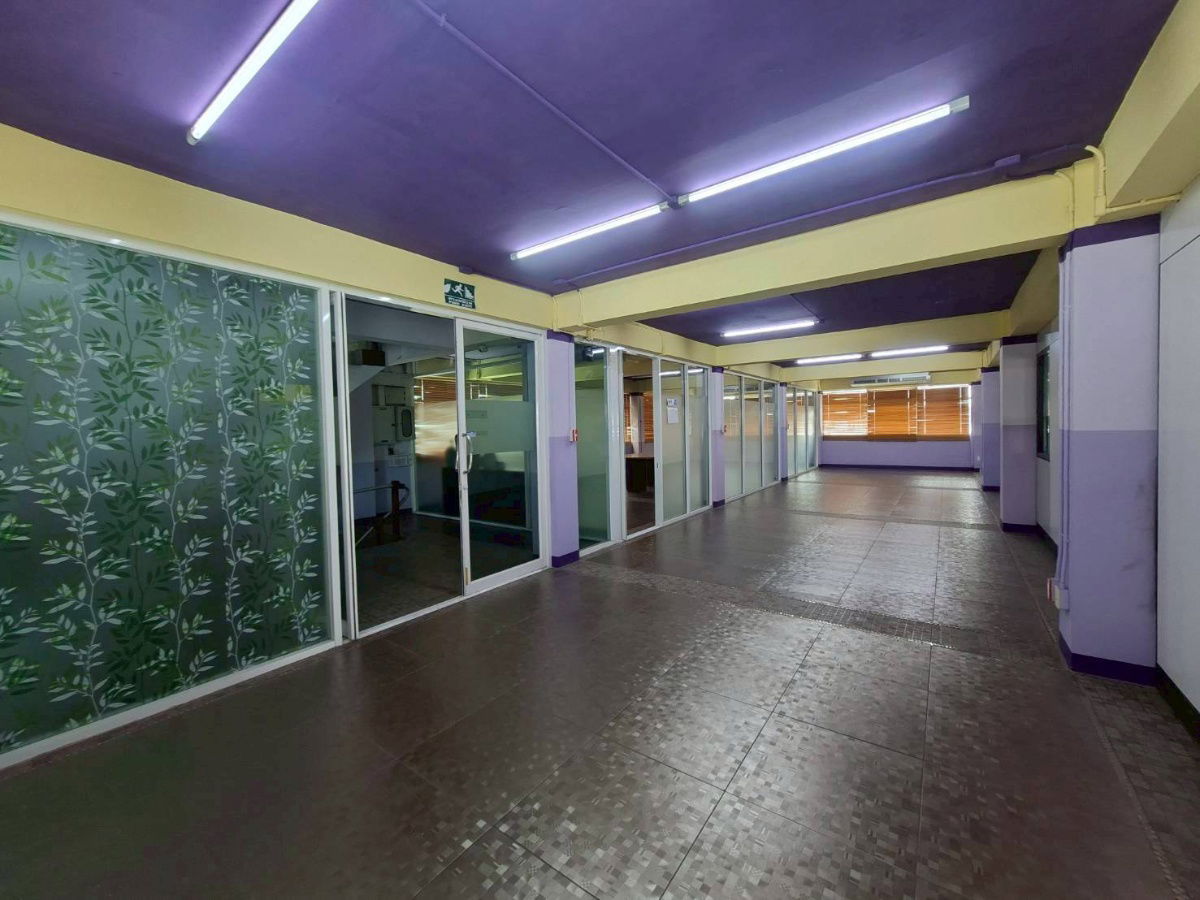 รูป ขายที่ดิน พร้อมสิ่งปลูกสร้าง 4 ชั้น + ชั้นลอย ติดถนนอ่อนนุช ใกล้ BTS ศรีนุช  - รูปที่ 20/27