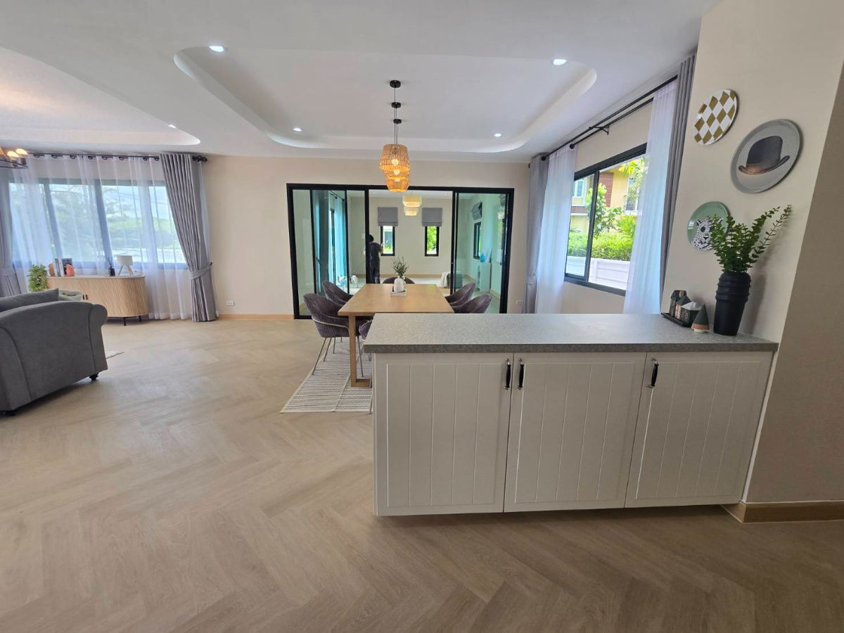 รูป บ้านหลังใหญ่ เนื้อที่เยอะมาก แต่งใหม่ทั้งหลัง ต่อเติมเต็ม จัดสวนสวย น่าอยู่มาก หมู่บ้าน ทัสคาน่า ถนนพระยาสุเรนทร์41 คลองสามวา  - รูปที่ 38/55