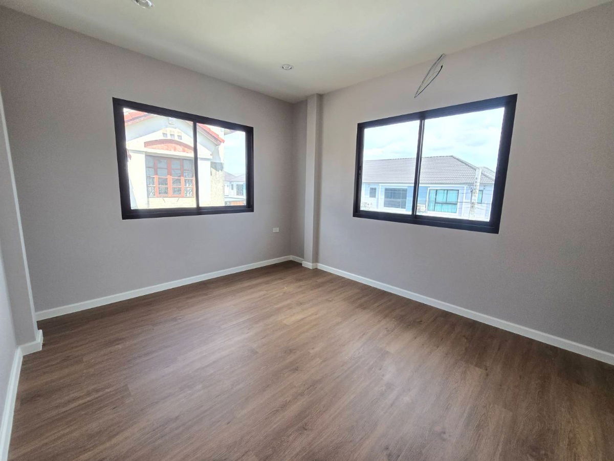 รูป บ้านเดี่ยวหลังใหญ่ พื้นที่กว้าง ตกแต่งรีโนเวทใหม่ หมู่บ้าน มัณฑนา-รามอินทรา คู้บอน 27 บางเขน พร้อมอยู่ - รูปที่ 31/37