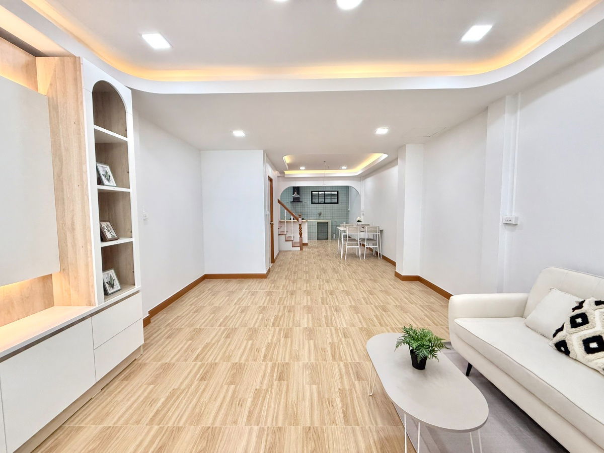 รูป ทาวน์เฮ้าส์ 2ชั้น รีโนเวทใหม่ ทำเลดี  หมู่บ้าน มนชญา1 ถนนสายไหม 21 แถมเฟอร์นิเจอร์ พร้อมอยู่ ใกล้รถไฟฟ้า สนามบิน - รูปที่ 4/23