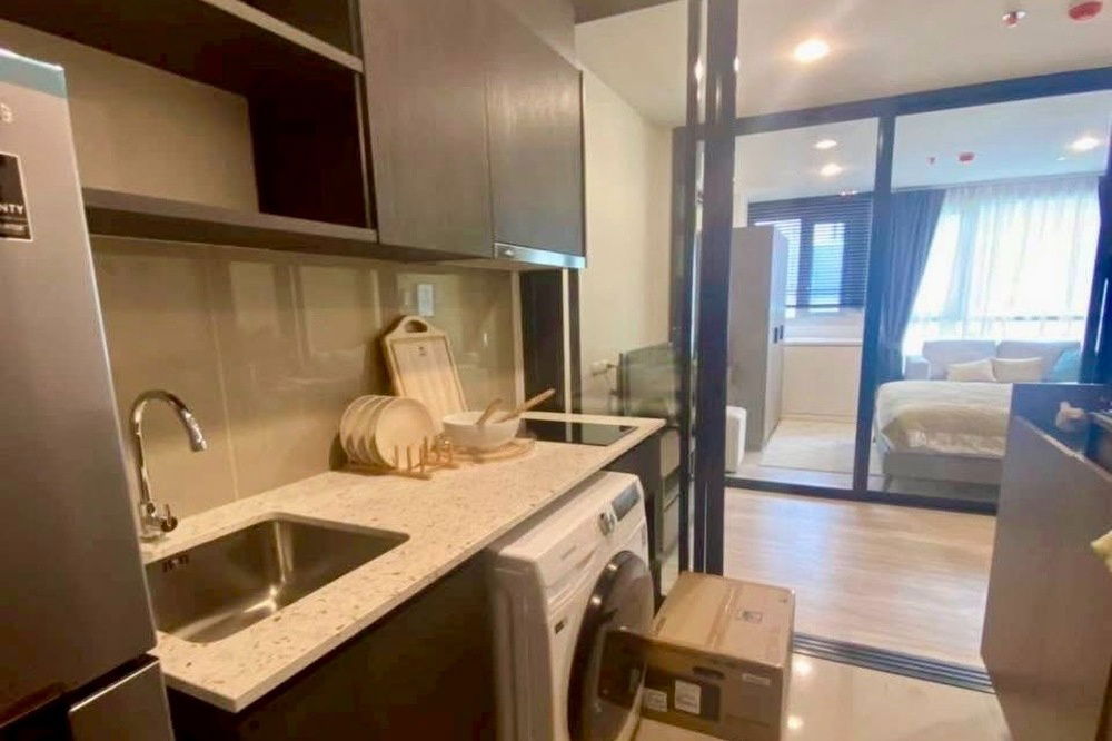 รูป 🔥 ขายพร้อมผู้เช่า !! ทำเลทอง, วิวสระ !! 🔥 Code C20250900091..........XT Huaikhwang, 1 ห้องนอน, 1 ห้องน้ำ, แต่งครบ, ราคาพิเศษ!!📣📣 - รูปที่ 4/9