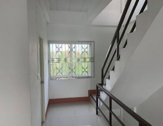 รูป  ให้เช่าอาคารพาณิชย์ 2 คูหา 4.5 ชั้น ริมถนนลาดกระบัง เข้าซอยไม่ลึก แอร์ 10 เครื่อง  ใกล้ โรบินสัน ลาดกระบัง เหมาะเป็นสำนักงาน จดบริษัทได้ - รูปที่ 12/16