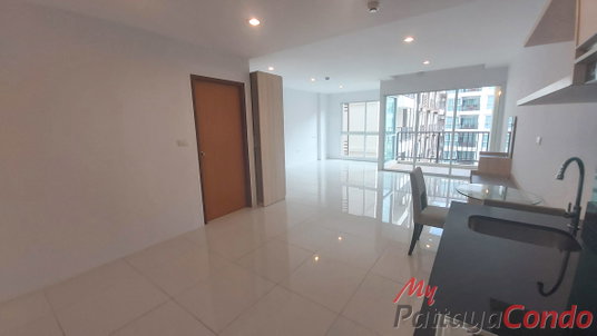 🛏️ Studio - 🛁 1 ห้องน้ำ - 🏙️ Pool View - 🇹🇭 ชื่อไทย - 🏢 Diamond Suites Resort Pattaya - รหัส: DS14