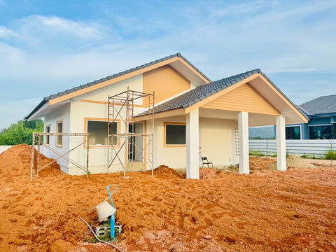 ขายบ้านเดี่ยวชั้นเดียว  2 ห้องนอน  2 ห้องน้ำ  1 ห้องครัว  1 ที่จอดรถ