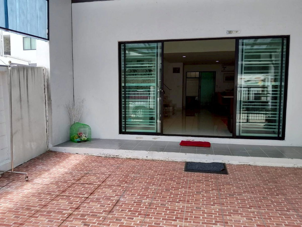 รูป ให้เช่า โฮมออฟฟิศ 3 ชั้นครึ่ง โครงการ TRIO ร่มเกล้า มีนบุรี ห้องมุม เพียง 15 นาที ถึงสุวรรณภูมิ 5 นาทีถึงแอร์พอร์ตลิ้งลาดกระบัง - รูปที่ 5/13