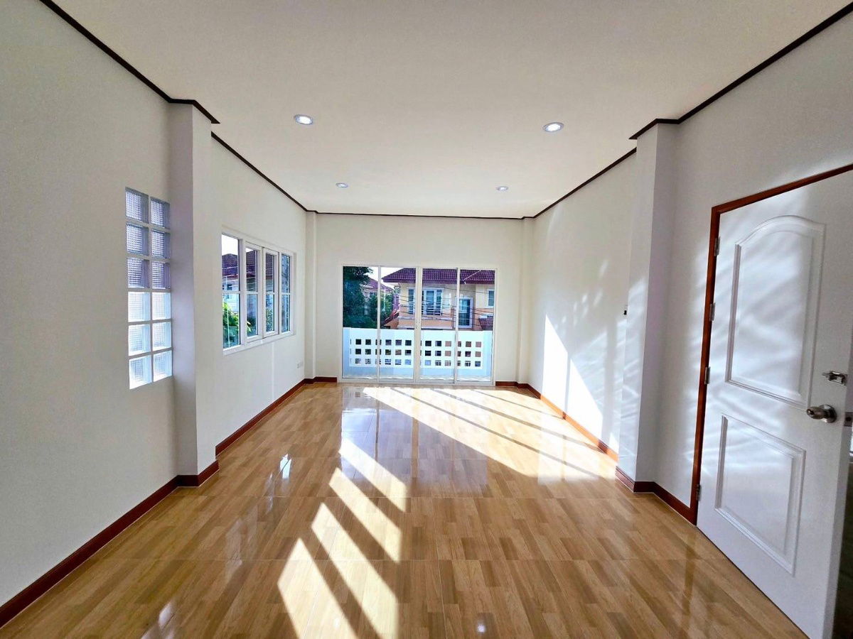 รูป บ้านเดี่ยว กว้างขวาง ตกแต่งใหม่ พร้อมอยู่ หมู่บ้าน เดอะสวีทการ์เด้น 2 ถนนหทัยราษฎร์​  สามวาตะวันตก คลองสามวา  (หนองระแหงซอย 3) แถมเฟอร์นิเจอร์ - รูปที่ 12/31