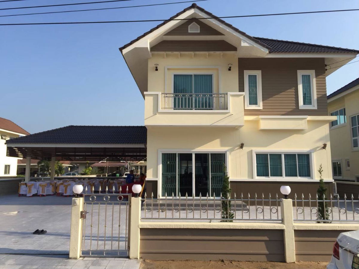 picture Two storey House for rent with 4 bedrooms, 3 bathrooms and 1 kitchen. - 1/11