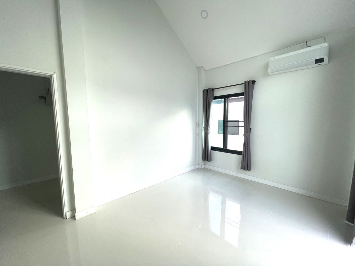 รูป ให้เช่าบ้านเดี่ยวสองชั้น  4 ห้องนอน 3 ห้องน้ำ 1  ห้องครัว  2  ที่จอดรถ - รูปที่ 16/24