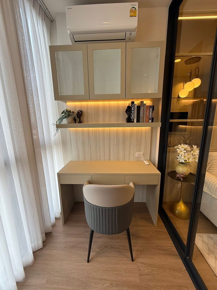 picture  The Issara               Sathorn - 7/18