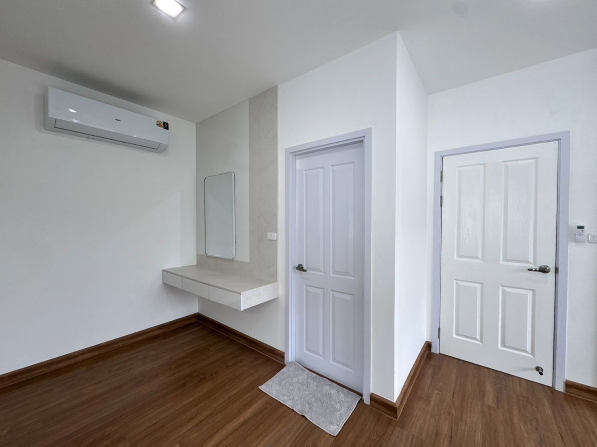 รูป ให้เช่าบ้านเดี่ยวสองชั้น  4 ห้องนอน 3 ห้องน้ำ 1 ห้องรับแขก1  ห้องครัว  2  ที่จอดรถ - รูปที่ 15/27